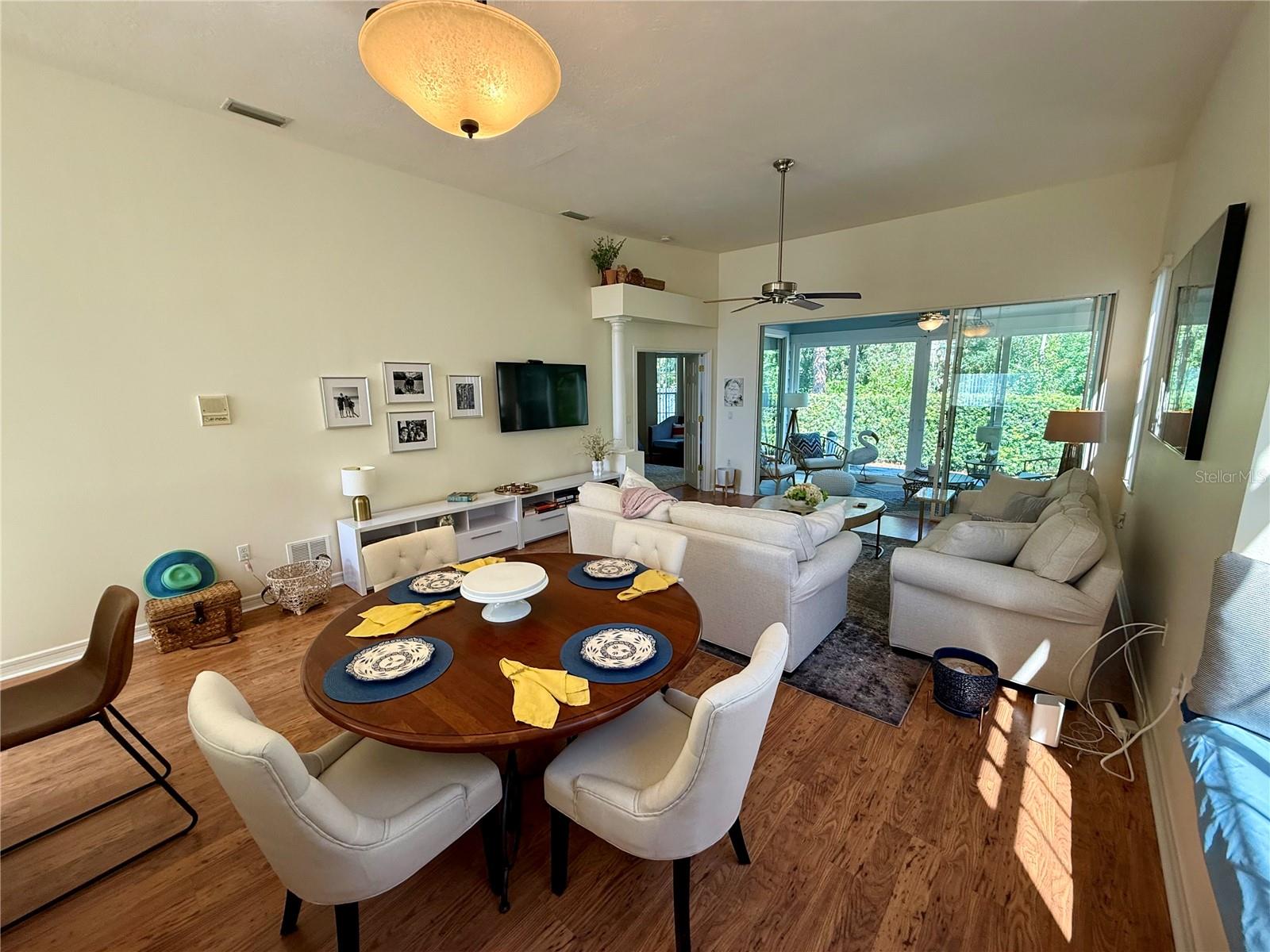 Image 10 of 37 For 7628 Whitebridge Glen