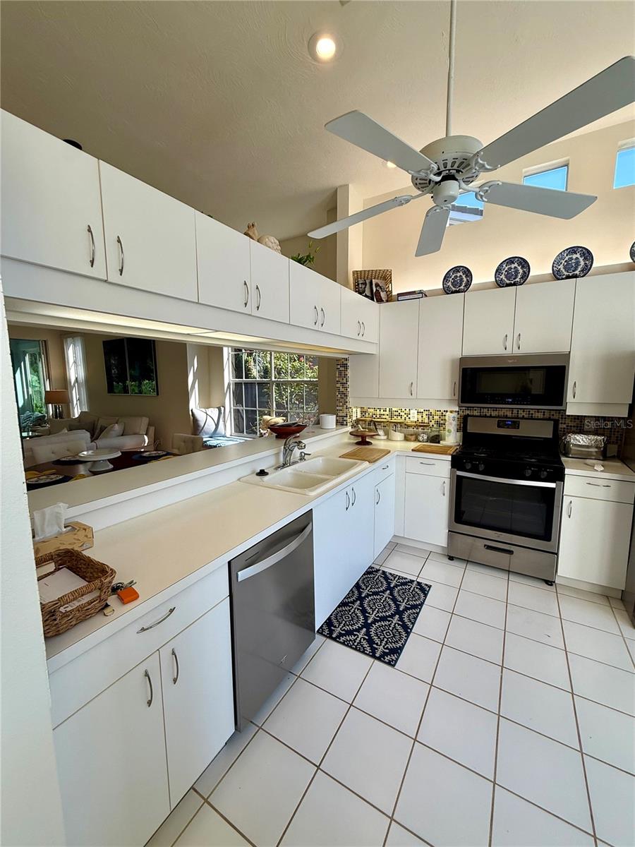 Image 16 of 37 For 7628 Whitebridge Glen