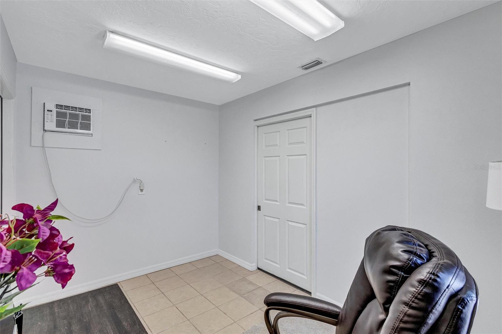 Image 27 of 80 For 10617 31st Avenue E