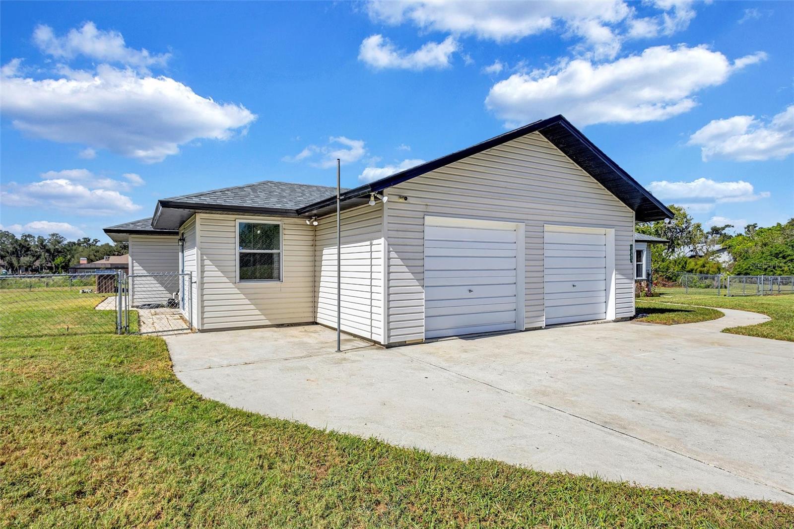 Image 30 of 80 For 10617 31st Avenue E