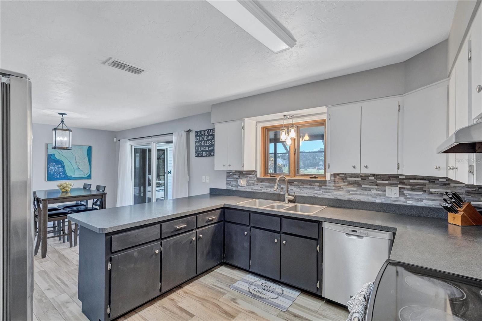 Image 53 of 80 For 10617 31st Avenue E