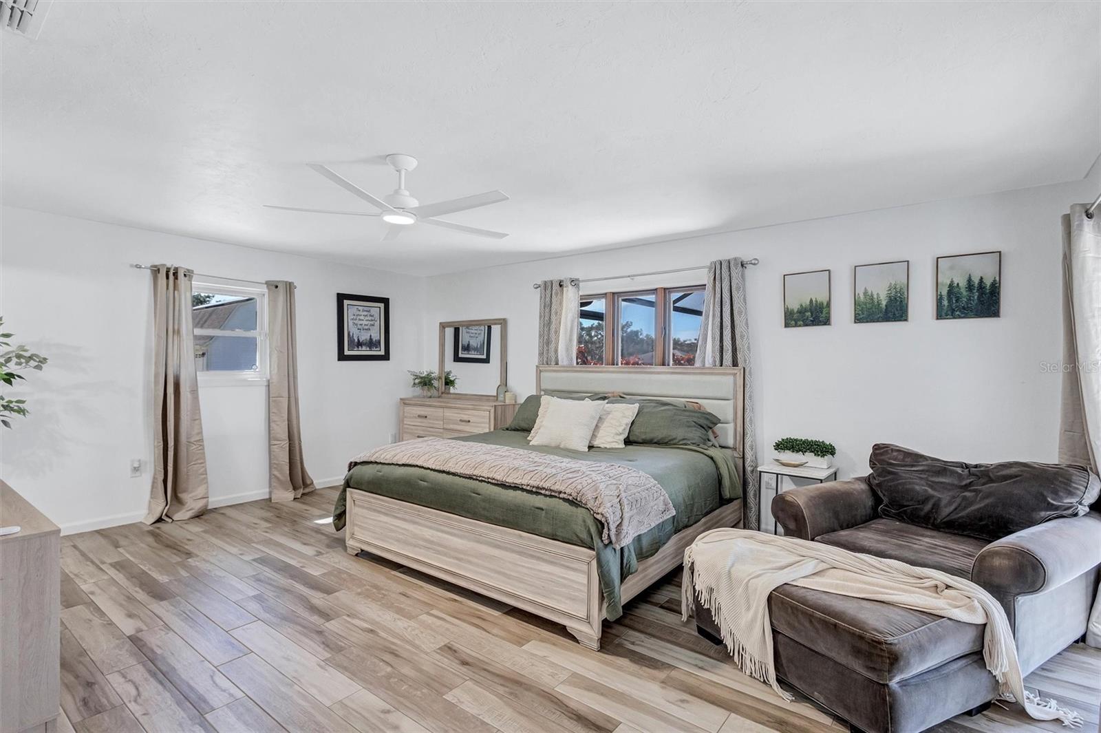 Image 57 of 80 For 10617 31st Avenue E