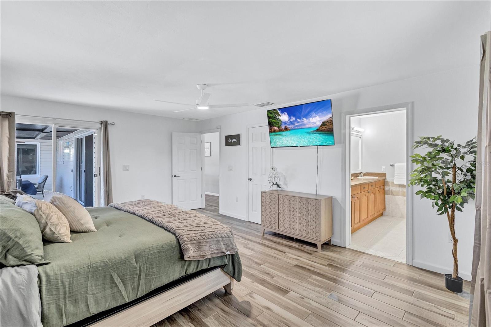 Image 58 of 80 For 10617 31st Avenue E