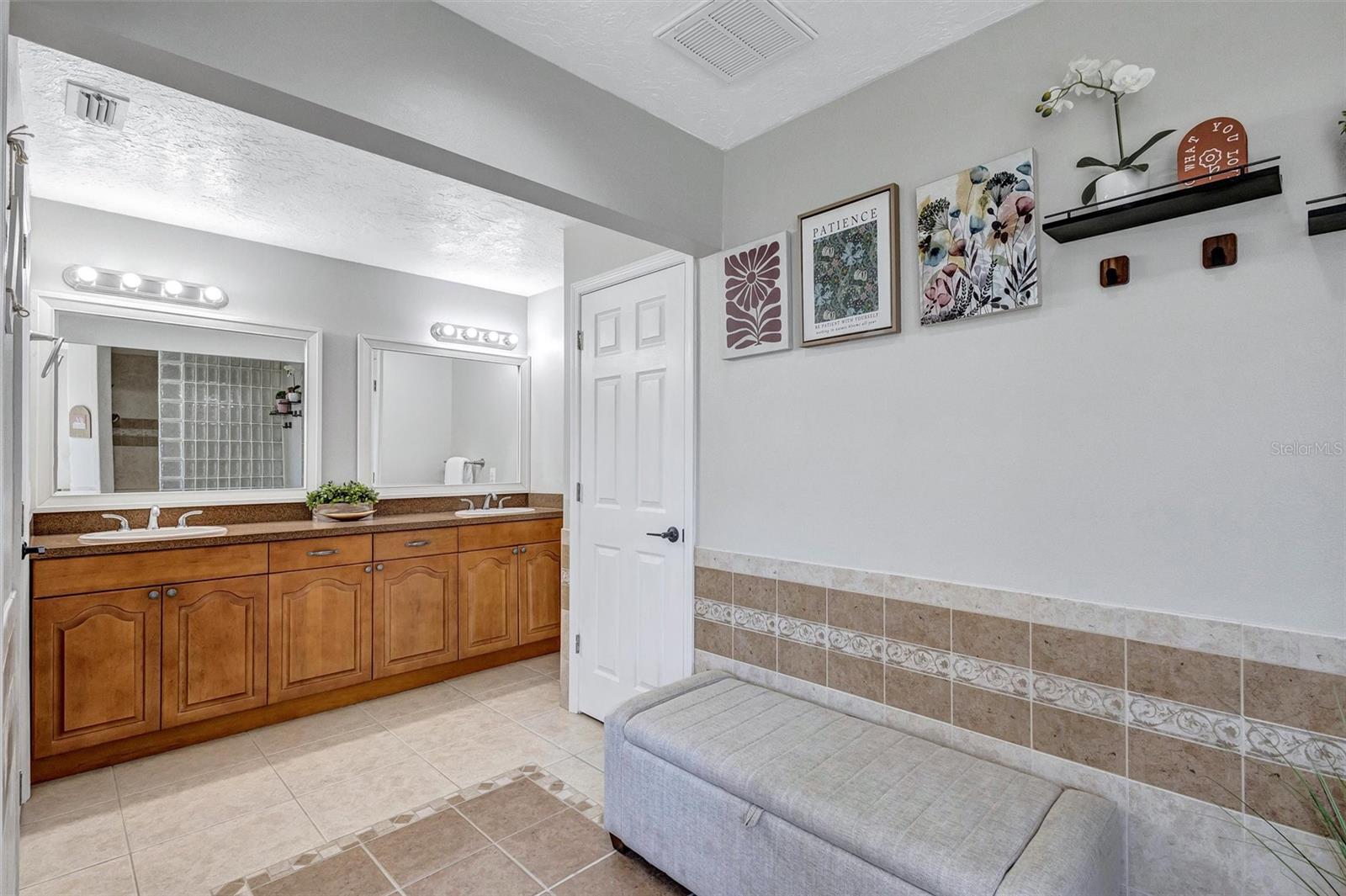 Image 62 of 80 For 10617 31st Avenue E