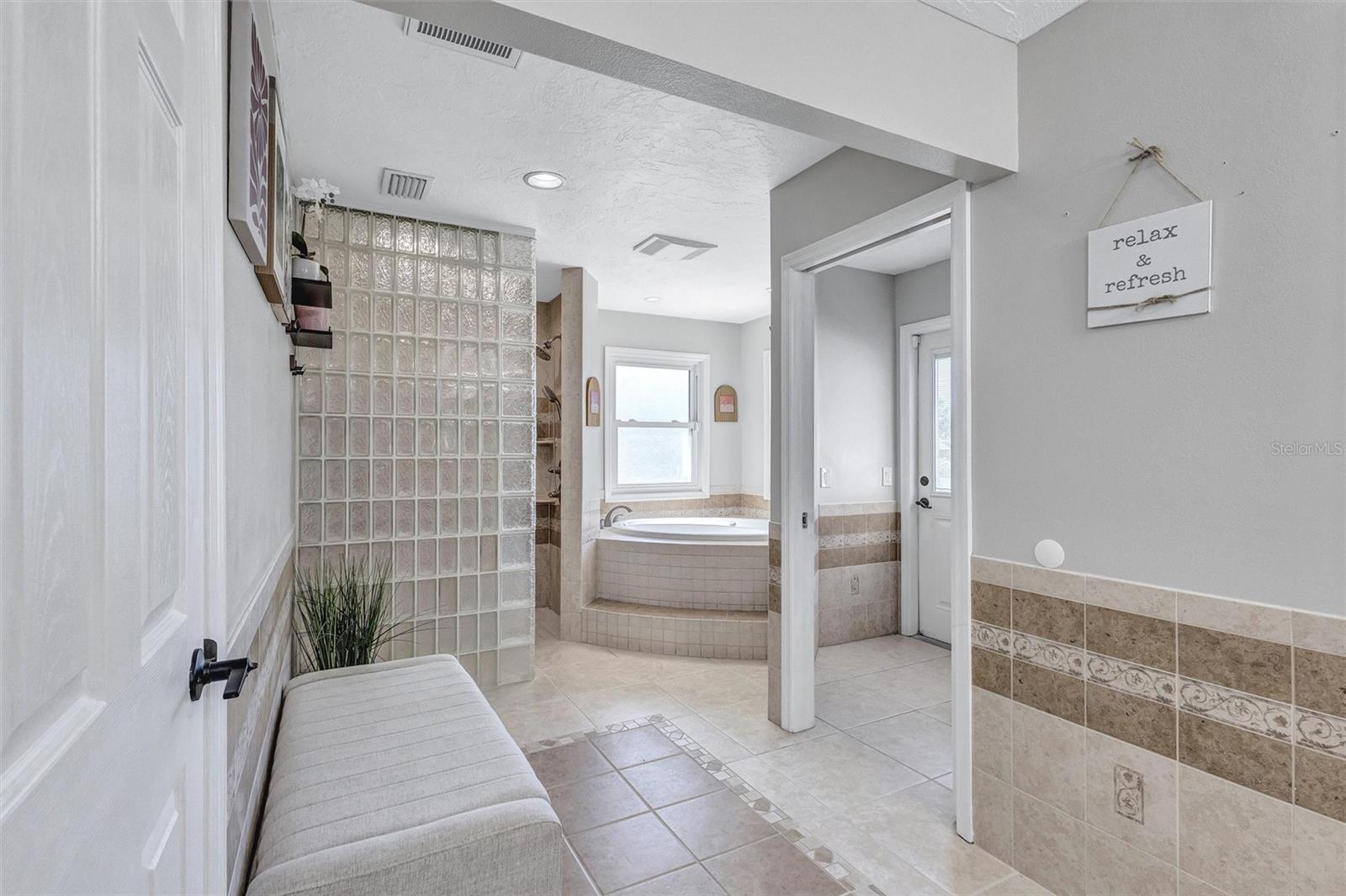 Image 64 of 80 For 10617 31st Avenue E