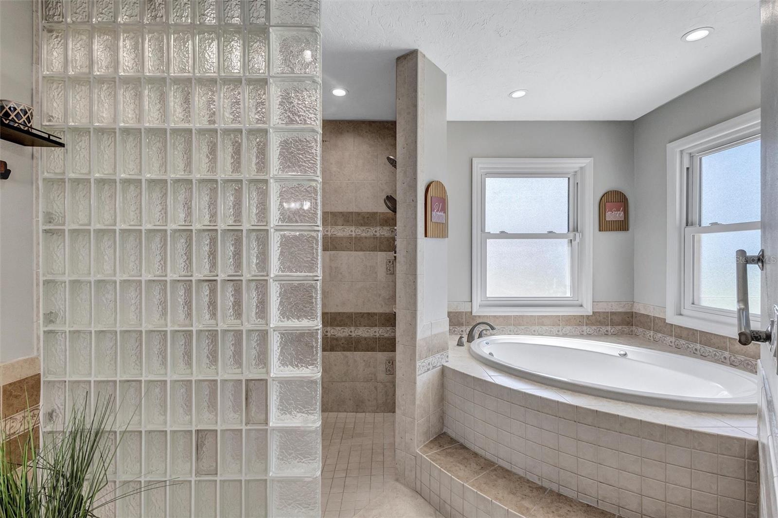 Image 65 of 80 For 10617 31st Avenue E