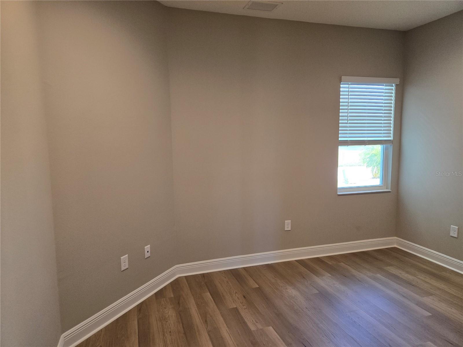 Image 11 of 12 For 24811 Buckingham Way