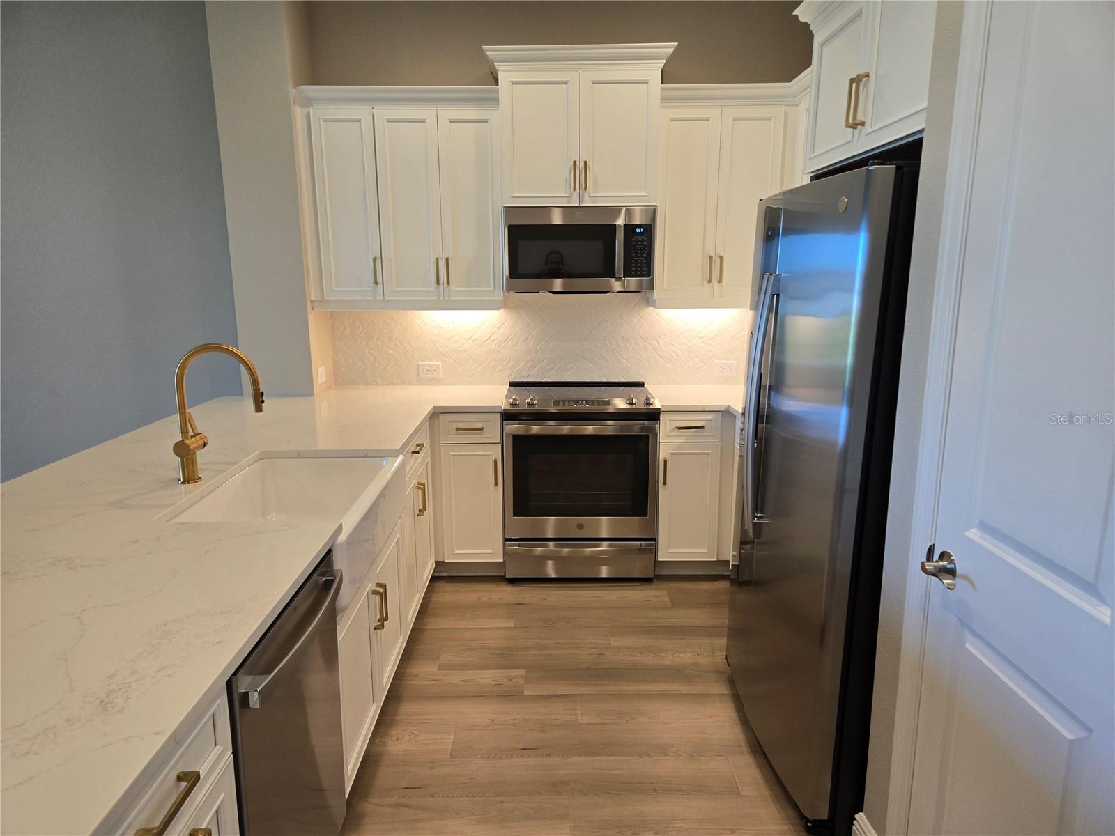 Image 2 of 12 For 24811 Buckingham Way