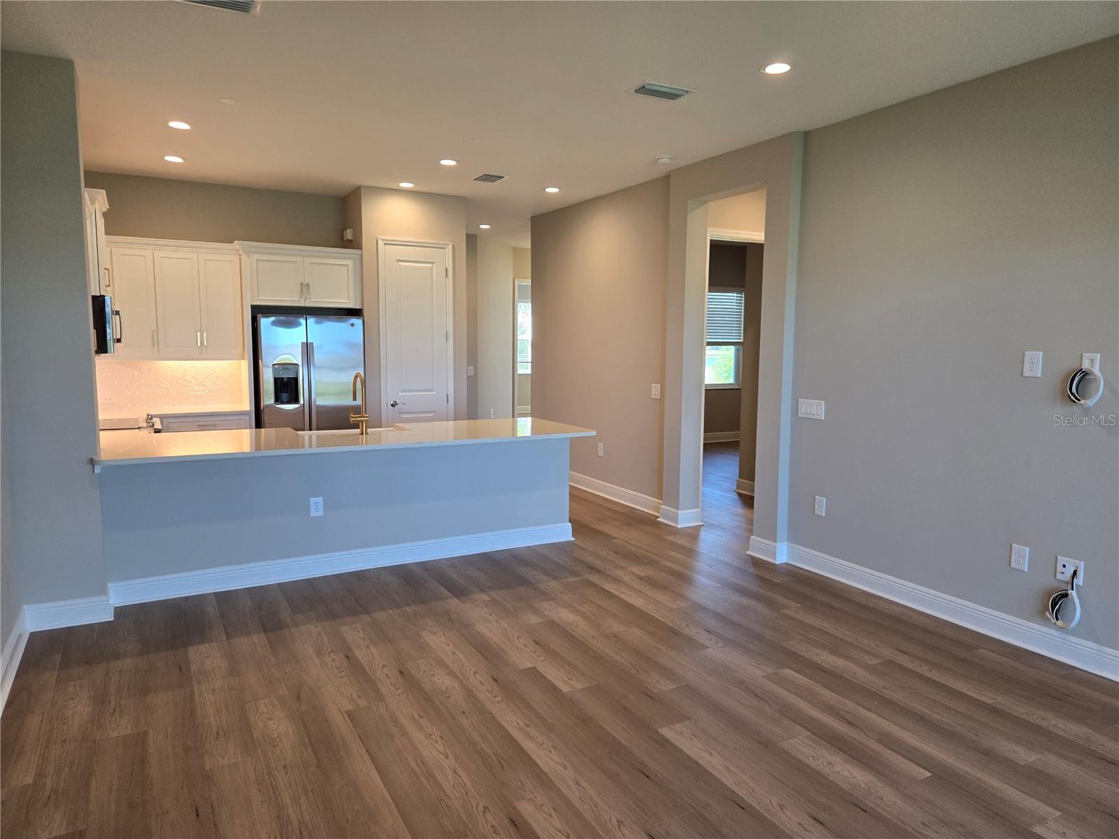 Image 5 of 12 For 24811 Buckingham Way