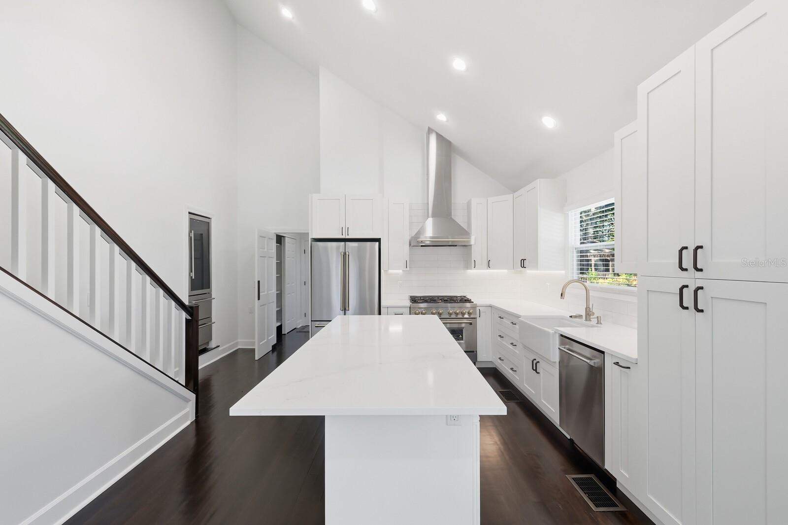 Image 19 of 89 For 5060 18th Avenue W