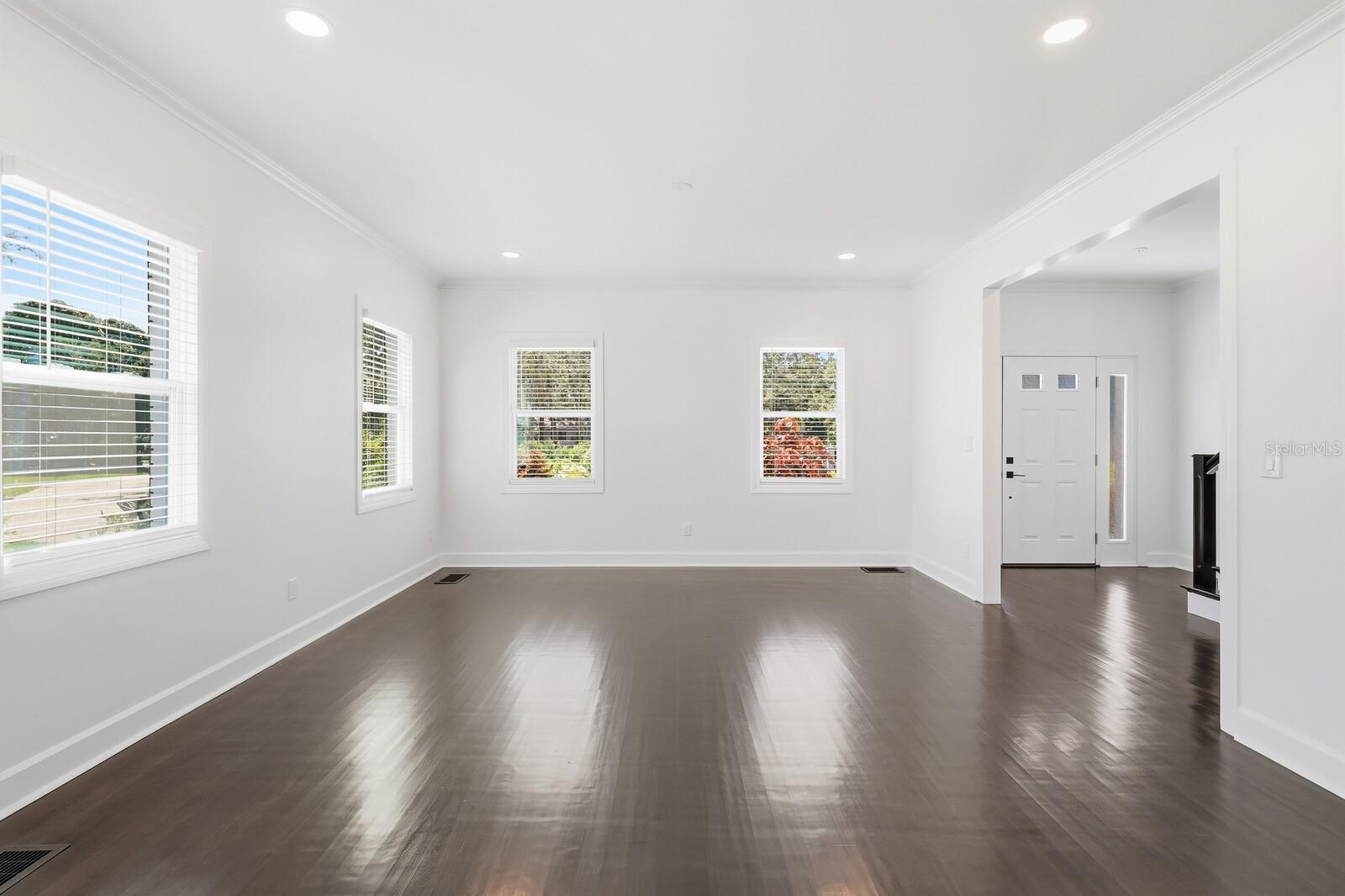 Image 20 of 89 For 5060 18th Avenue W