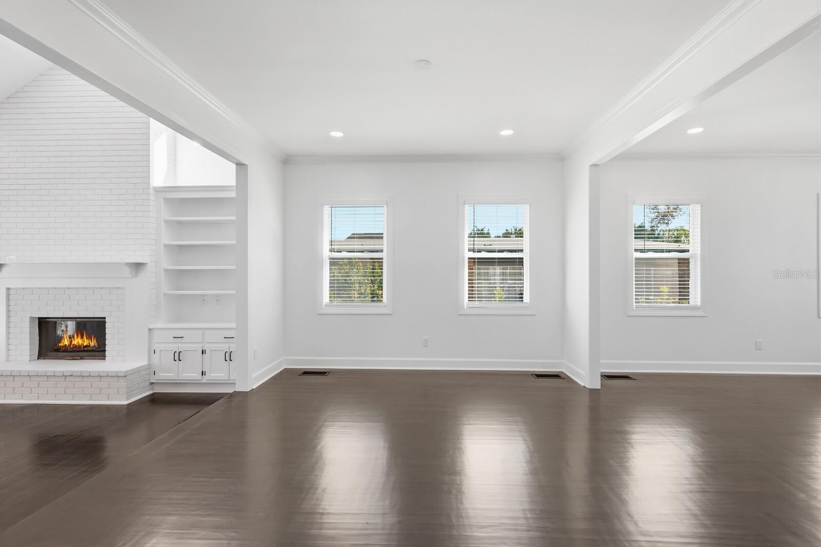 Image 21 of 89 For 5060 18th Avenue W