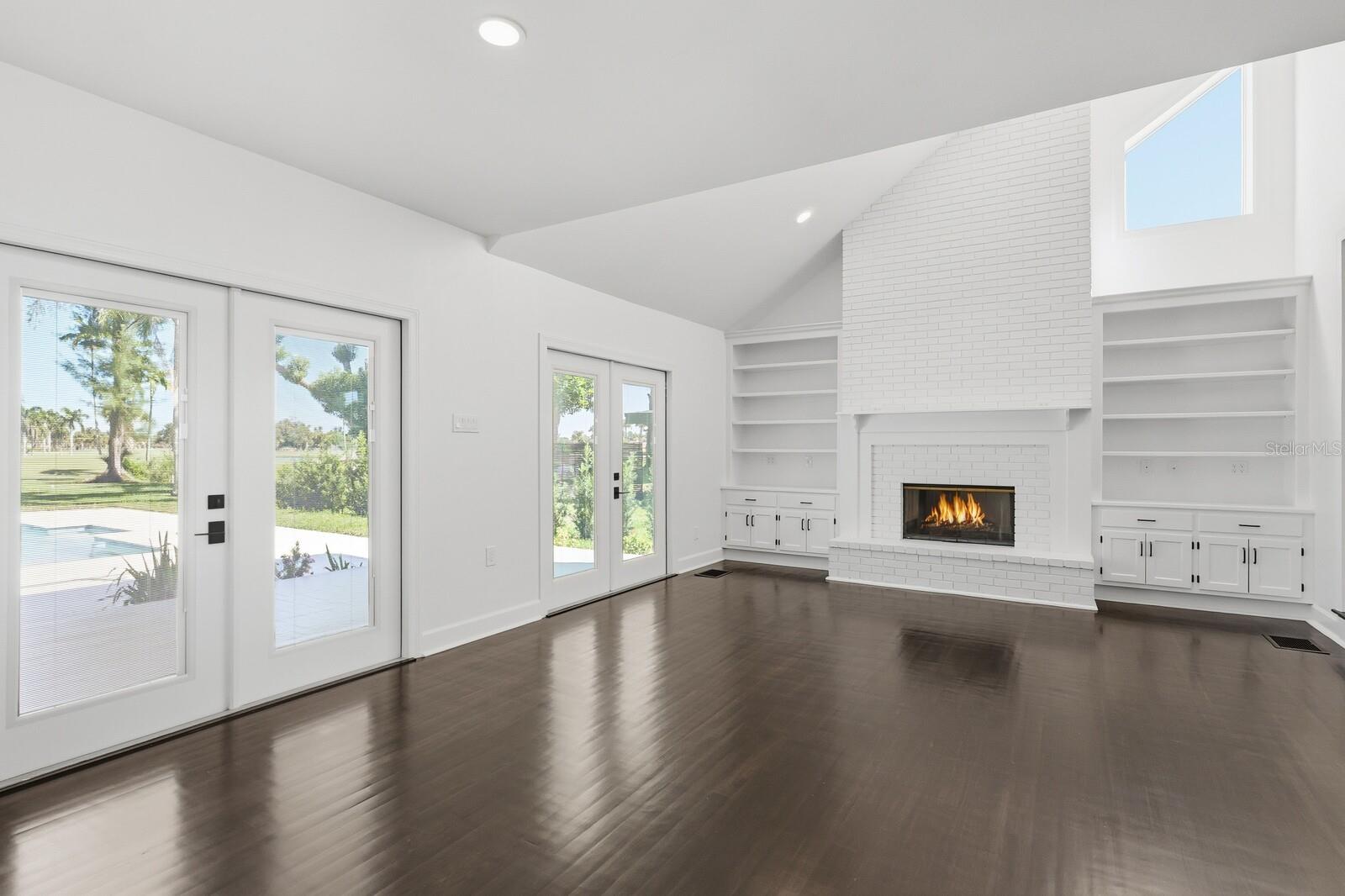 Image 22 of 89 For 5060 18th Avenue W