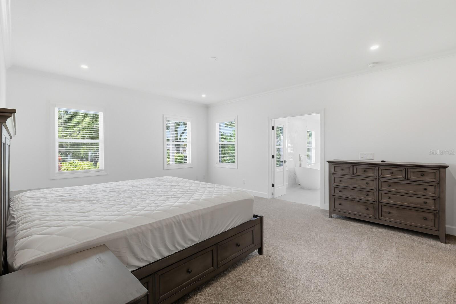 Image 24 of 89 For 5060 18th Avenue W