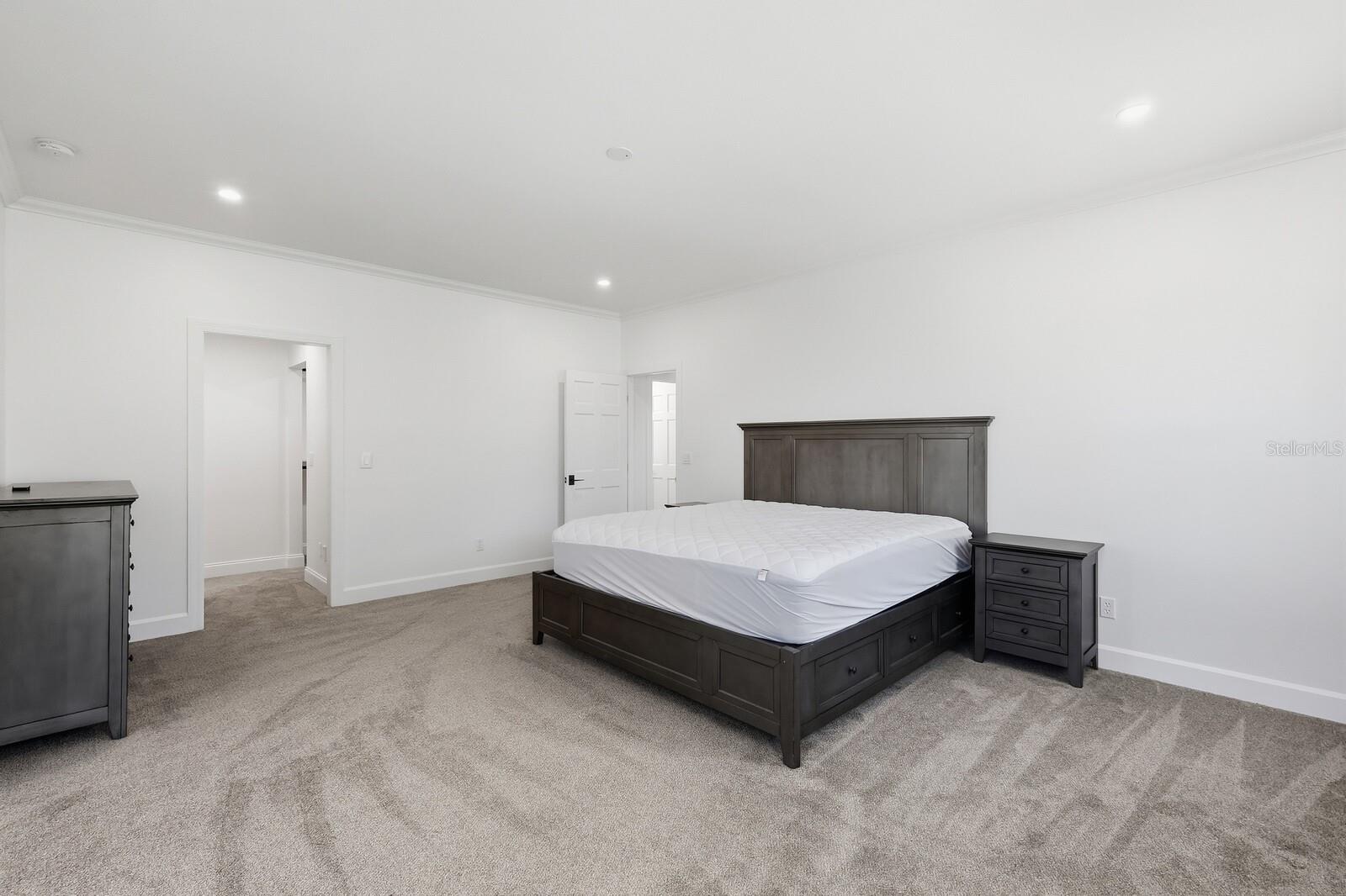 Image 33 of 89 For 5060 18th Avenue W