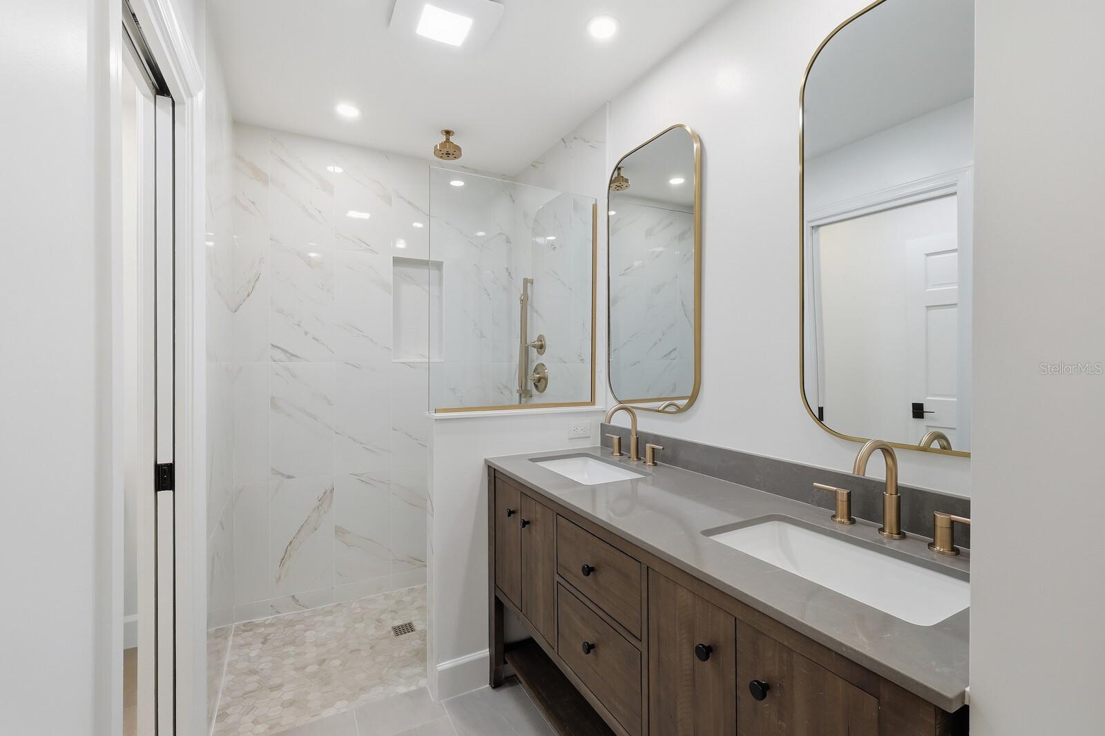 Image 35 of 89 For 5060 18th Avenue W