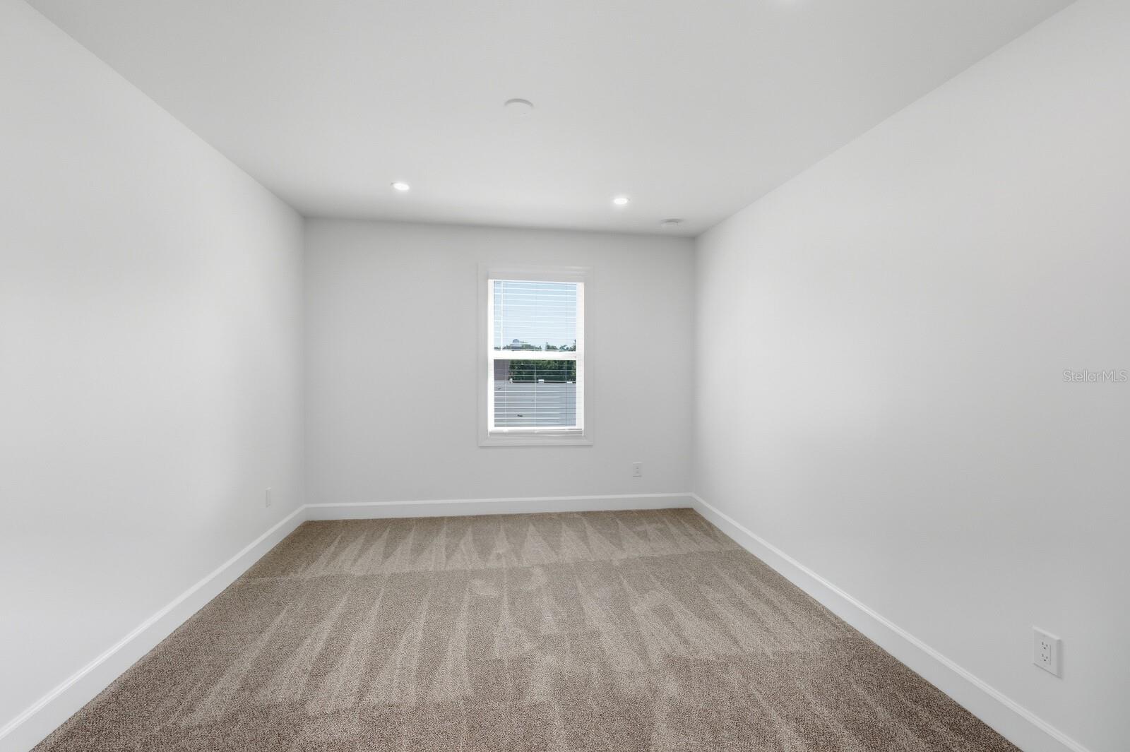 Image 36 of 89 For 5060 18th Avenue W