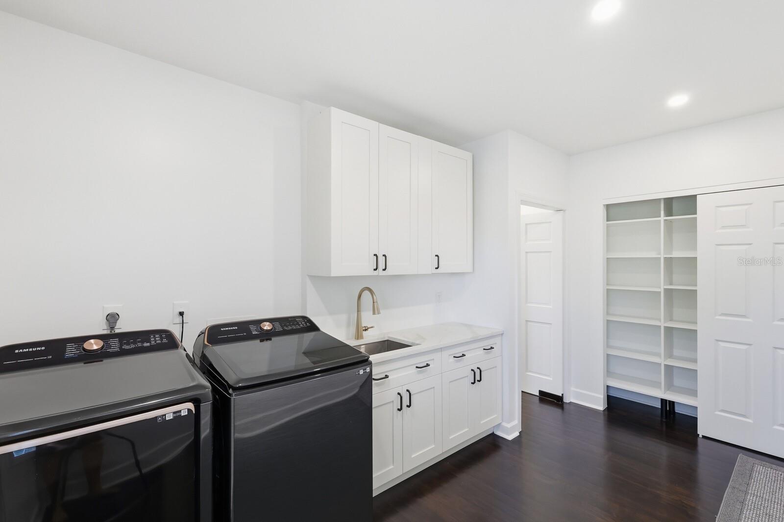 Image 39 of 89 For 5060 18th Avenue W