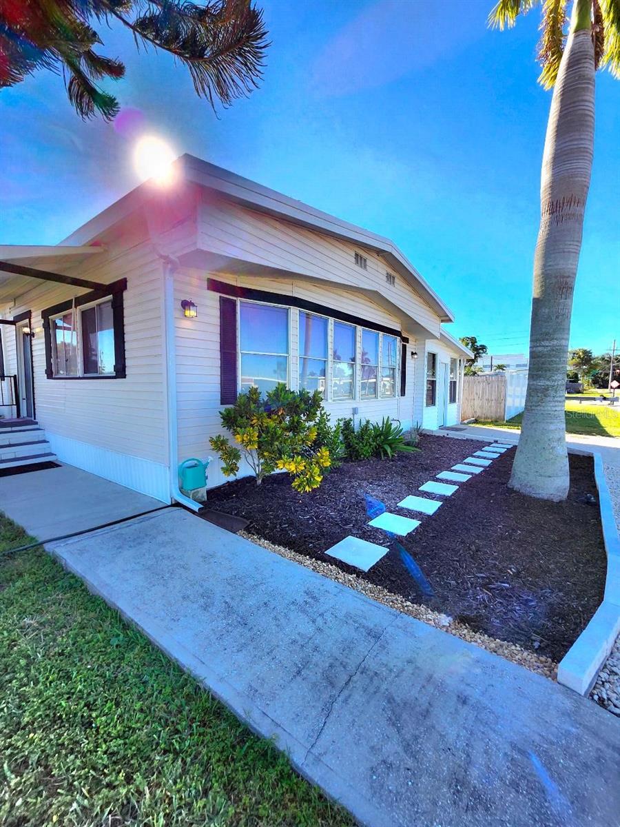 Image 10 of 55 For 416 52nd Avenue Drive W