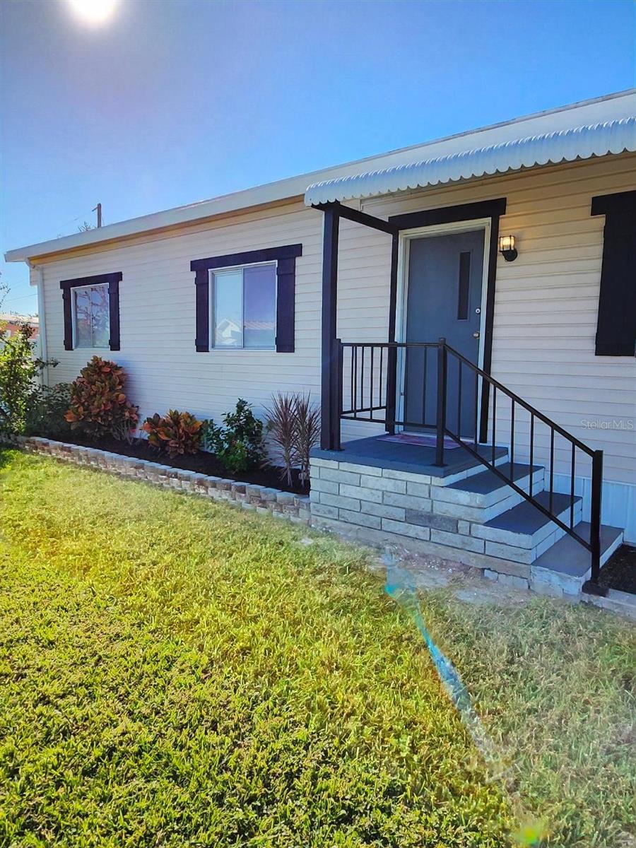 Image 11 of 55 For 416 52nd Avenue Drive W
