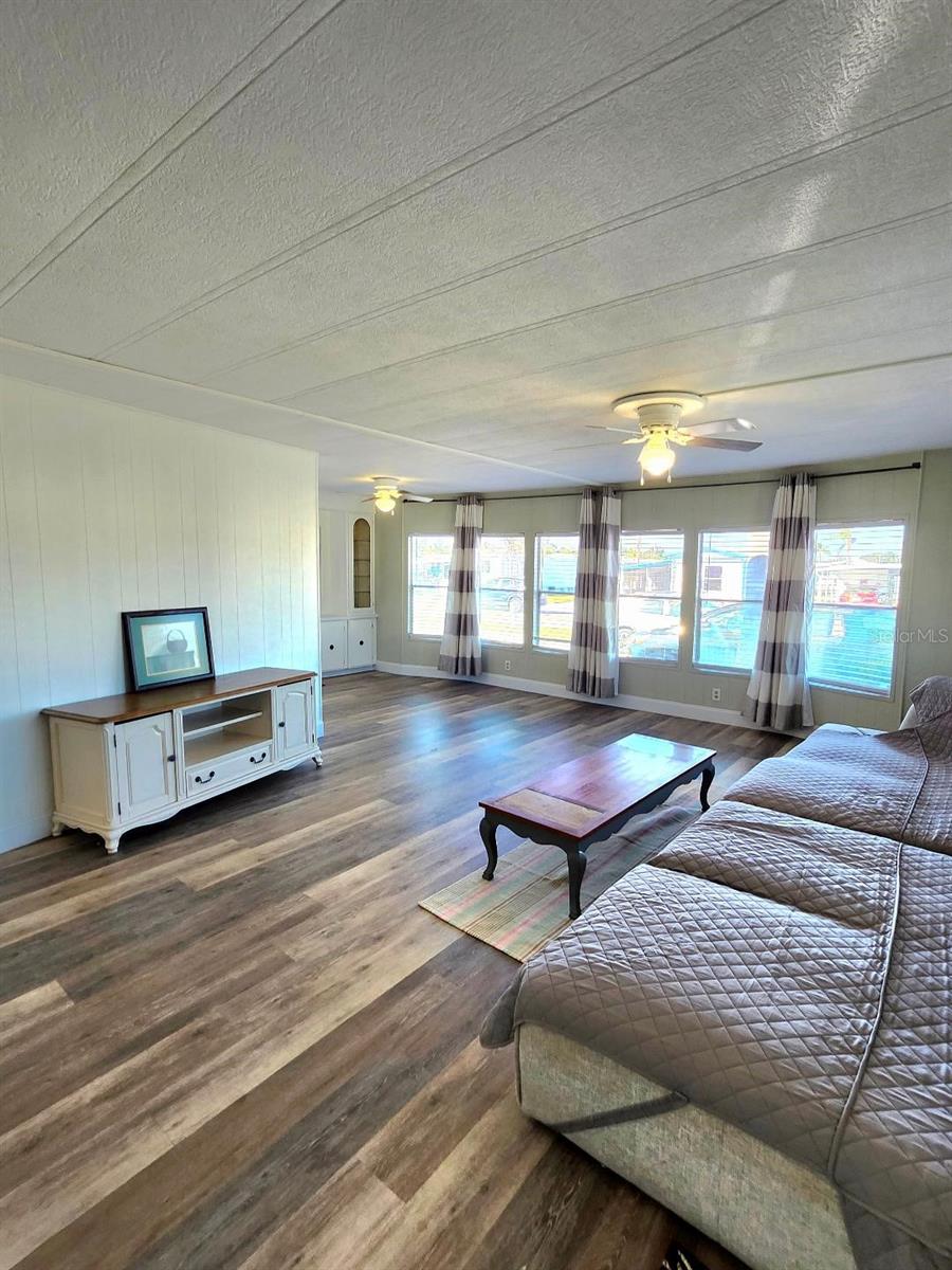 Image 12 of 55 For 416 52nd Avenue Drive W