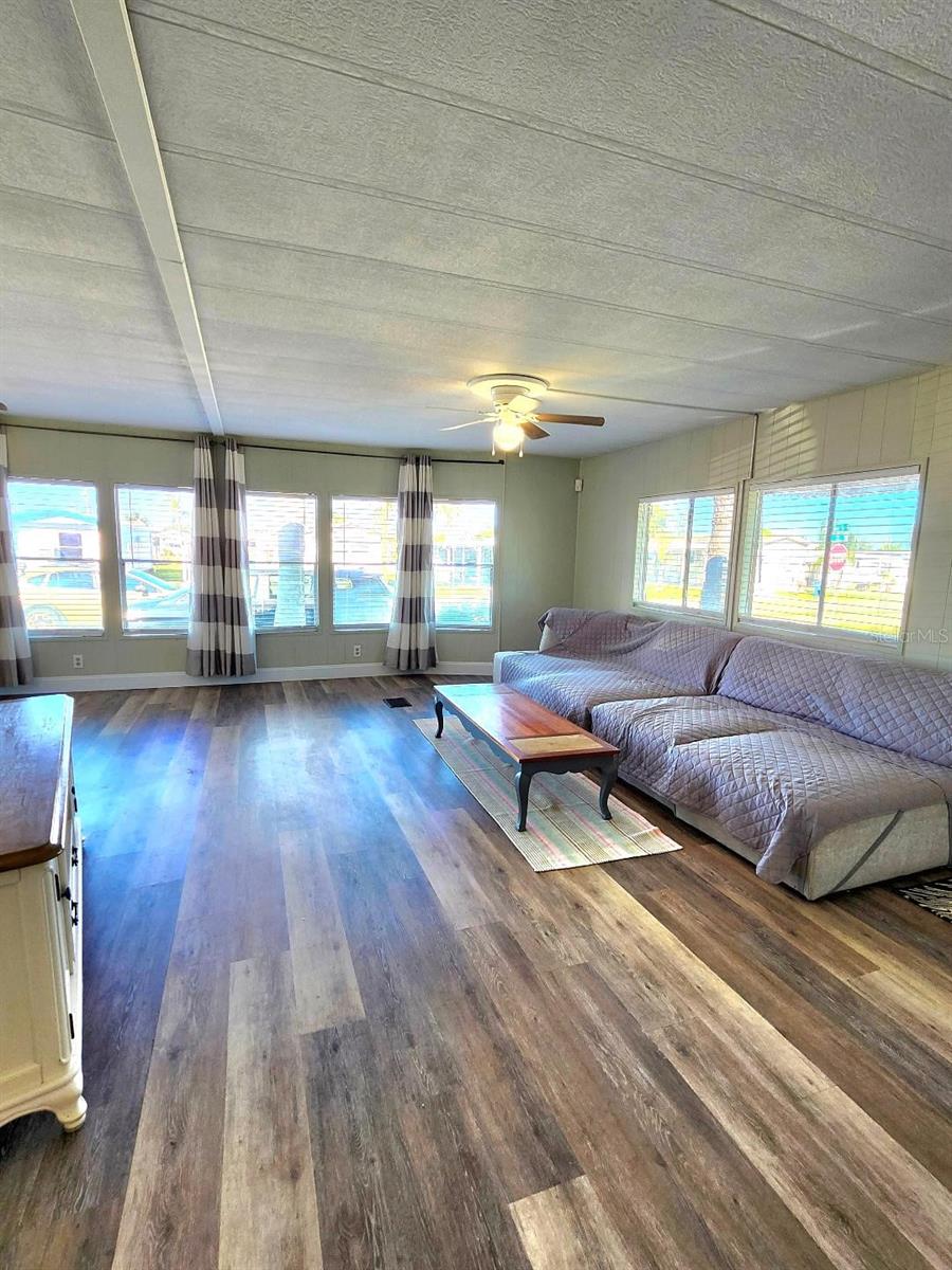 Image 13 of 55 For 416 52nd Avenue Drive W