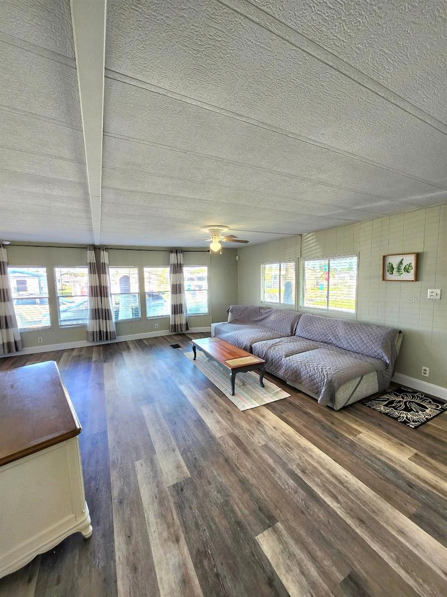 Image 14 of 55 For 416 52nd Avenue Drive W