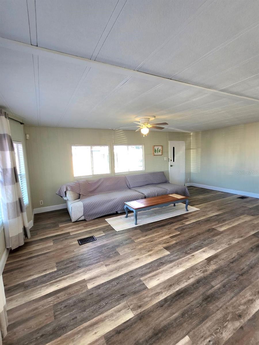 Image 15 of 55 For 416 52nd Avenue Drive W