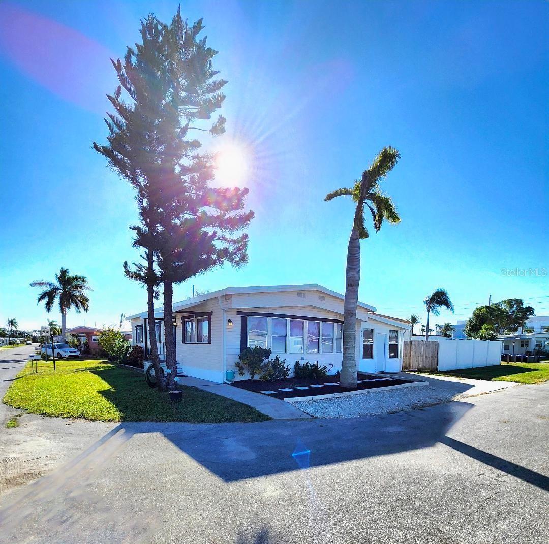 Image 2 of 55 For 416 52nd Avenue Drive W