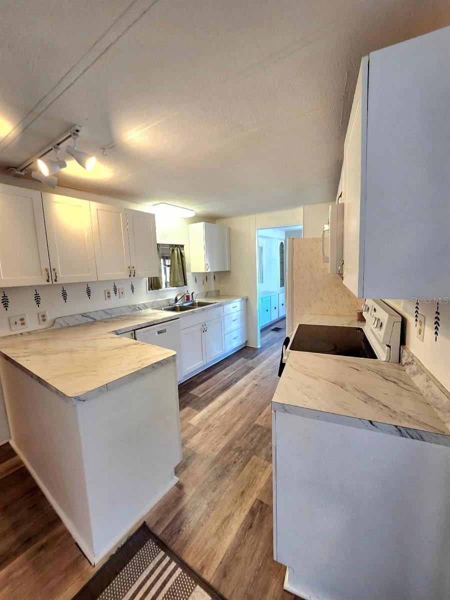 Image 20 of 55 For 416 52nd Avenue Drive W