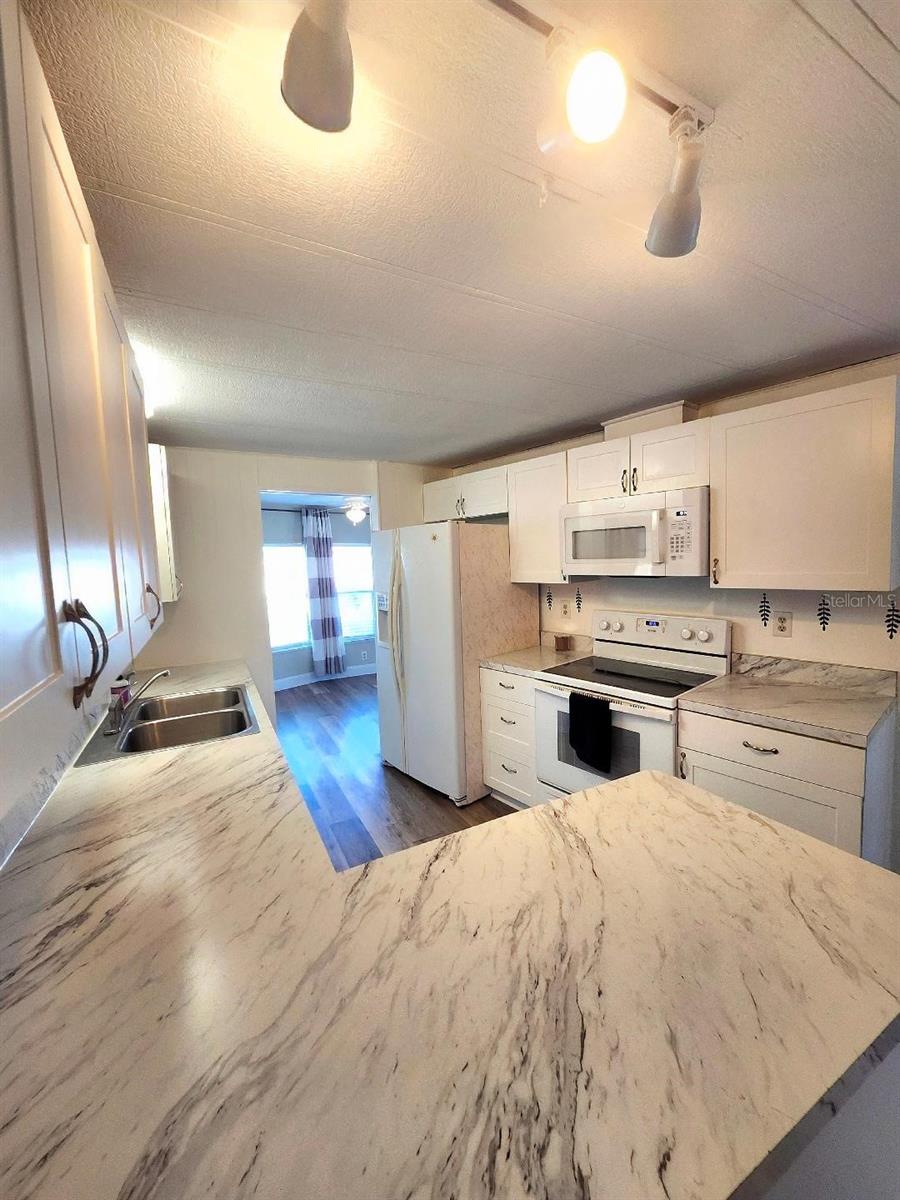 Image 21 of 55 For 416 52nd Avenue Drive W