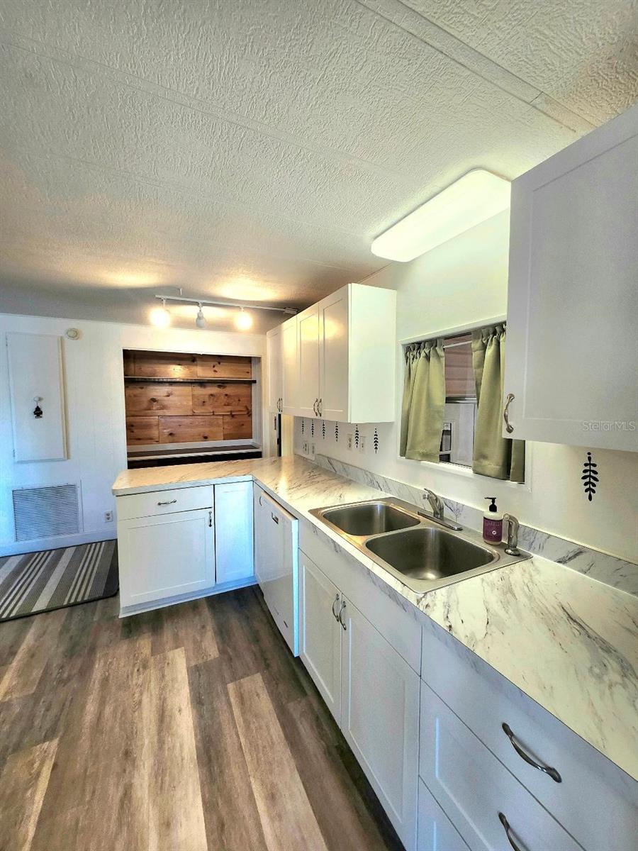 Image 24 of 55 For 416 52nd Avenue Drive W