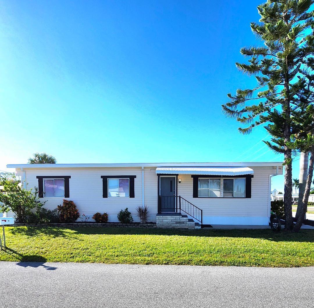 Image 3 of 55 For 416 52nd Avenue Drive W