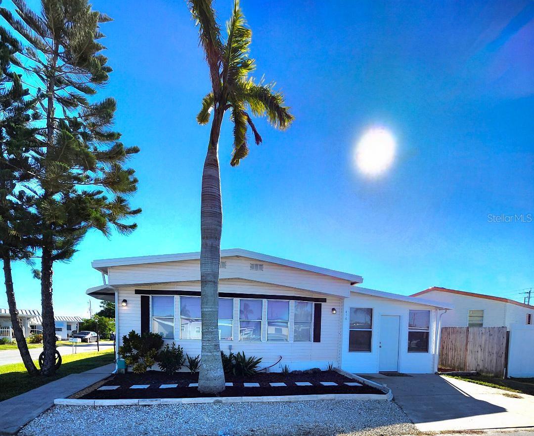 Image 4 of 55 For 416 52nd Avenue Drive W