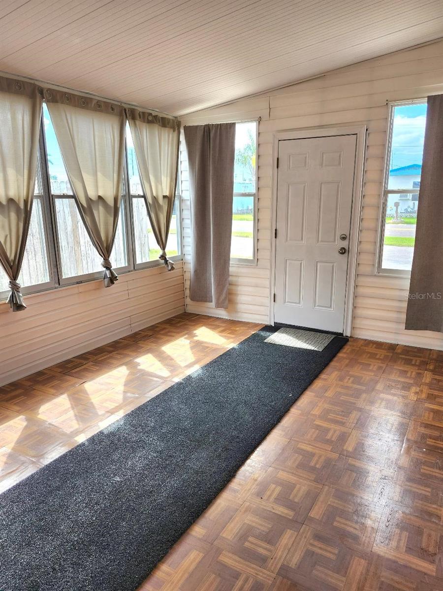 Image 46 of 55 For 416 52nd Avenue Drive W