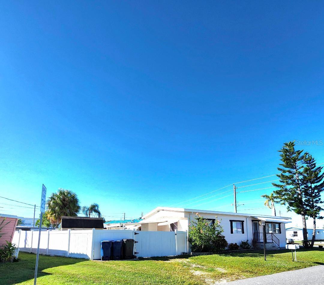 Image 9 of 55 For 416 52nd Avenue Drive W