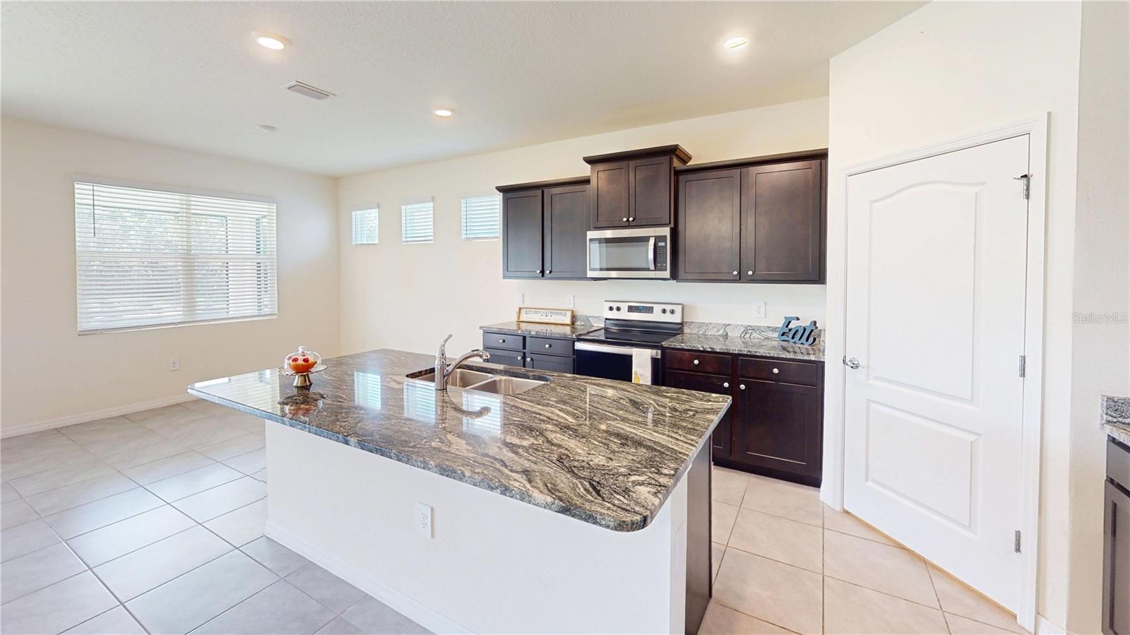 Image 9 of 33 For 13816 Woodbridge Terrace