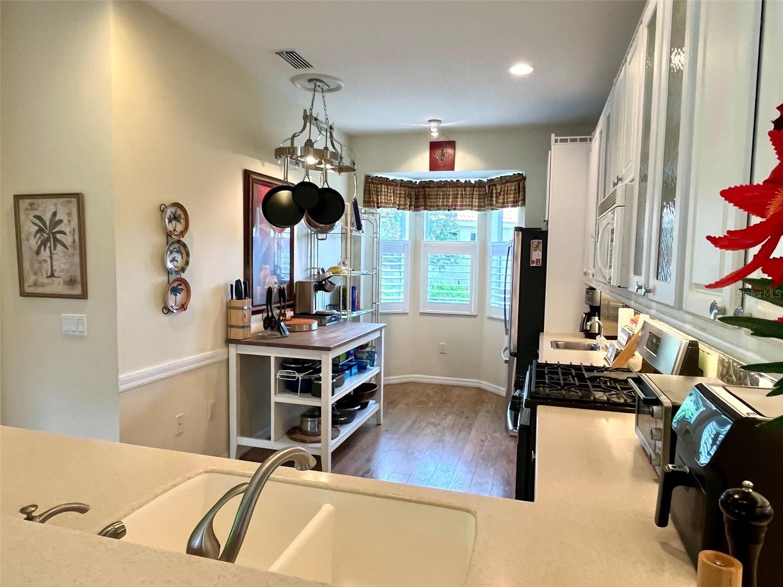 Image 5 of 63 For 7619 Teal Trace