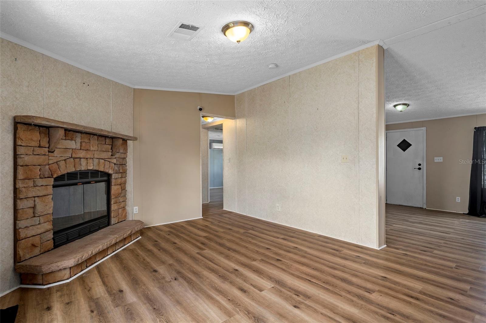 Image 11 of 48 For 16119 Naples Street