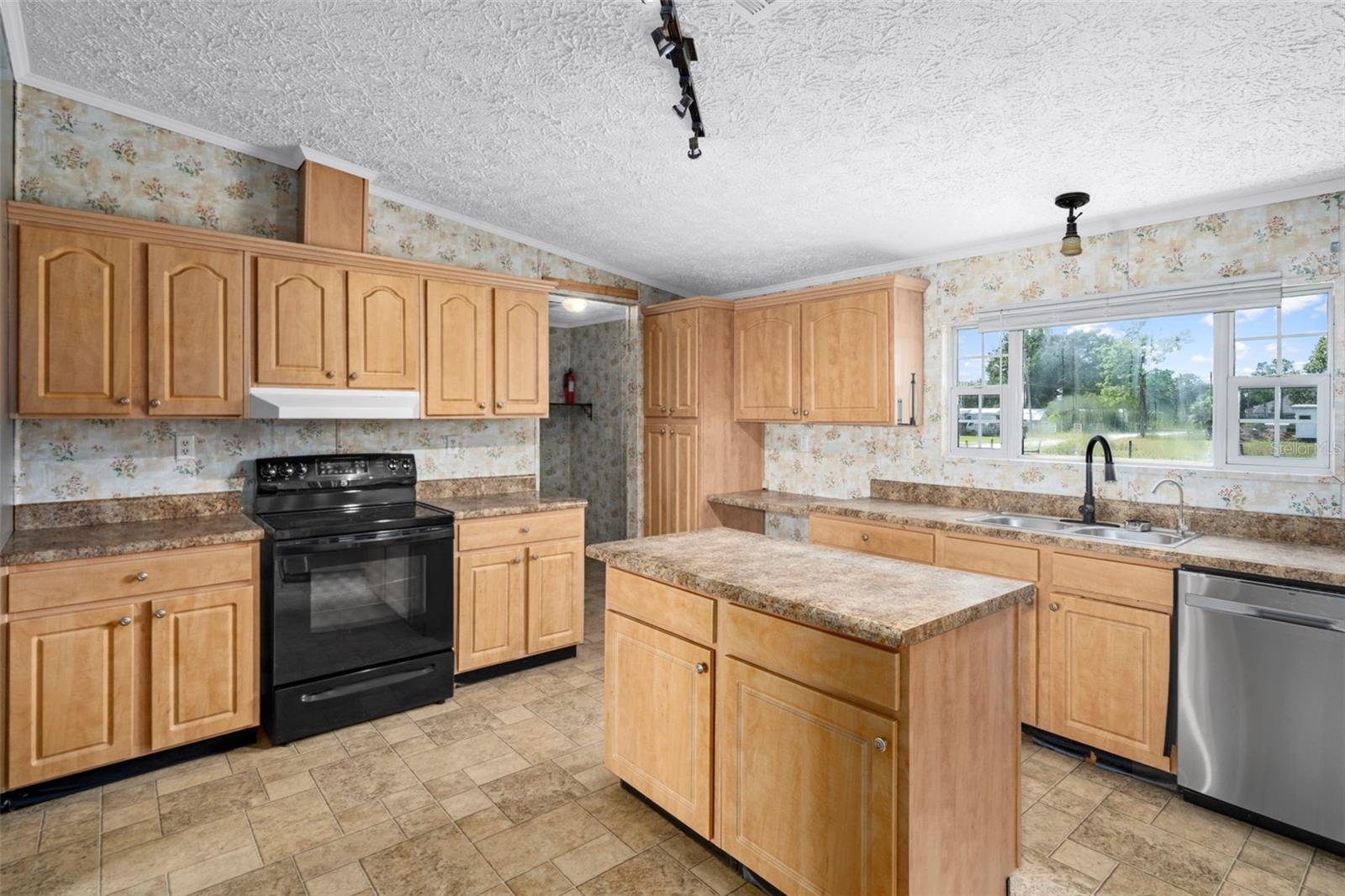 Image 13 of 48 For 16119 Naples Street