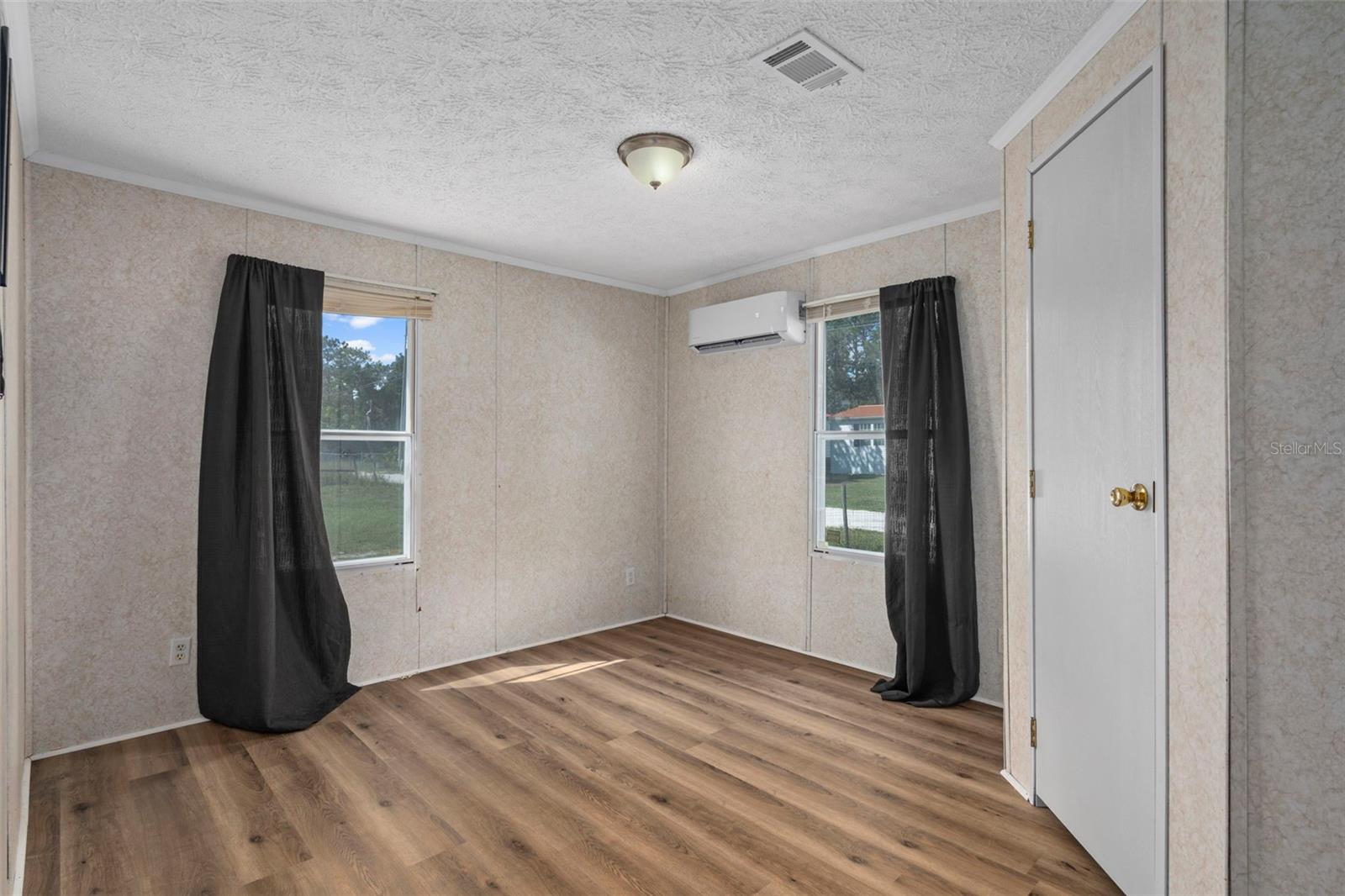 Image 31 of 48 For 16119 Naples Street