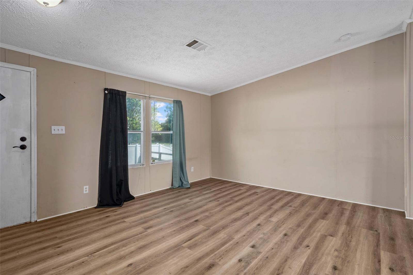 Image 6 of 48 For 16119 Naples Street