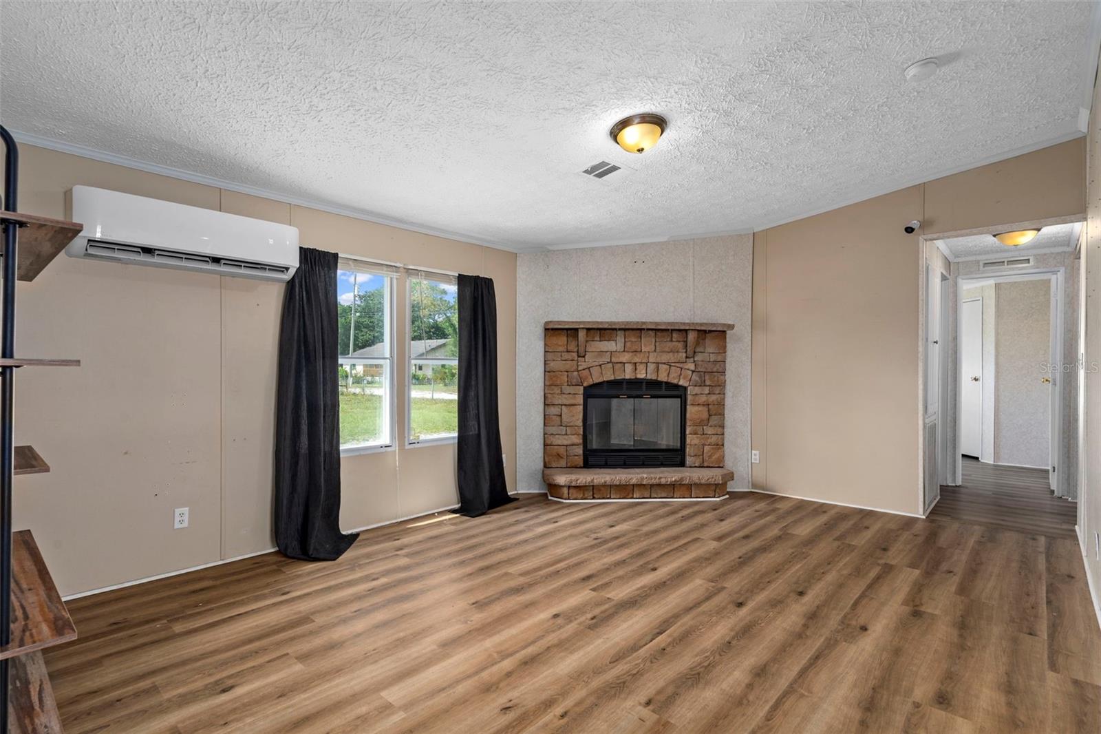Image 9 of 48 For 16119 Naples Street