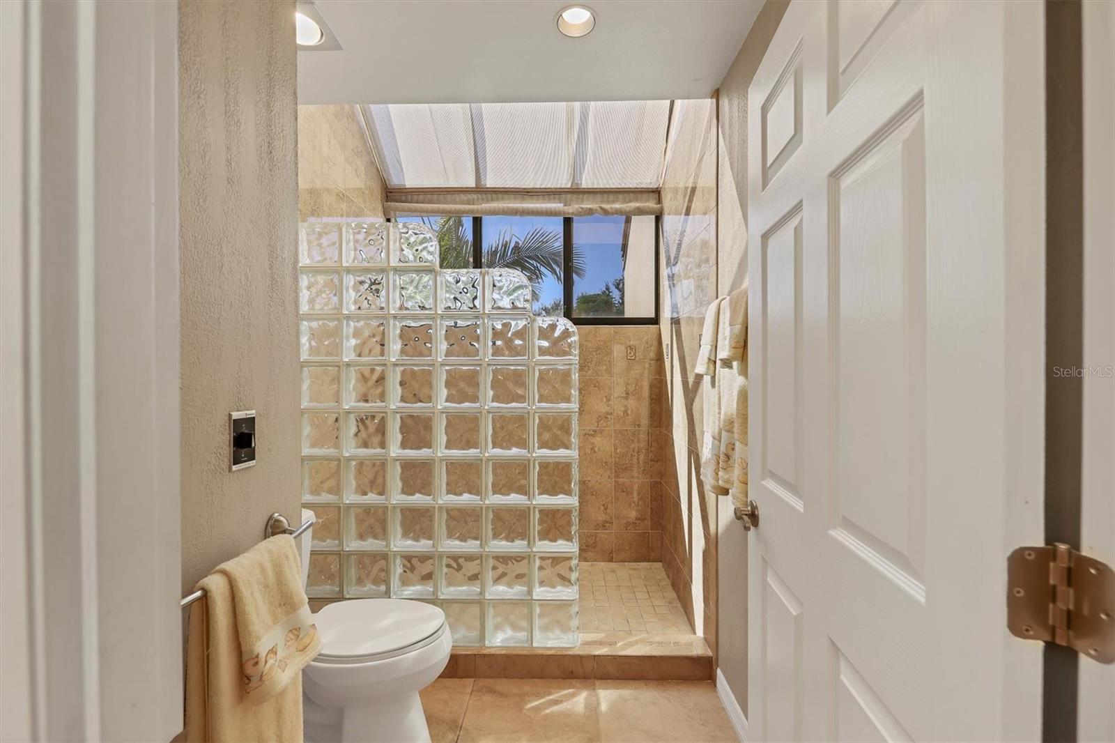 Image 20 of 44 For 1912 Harbourside Drive 602
