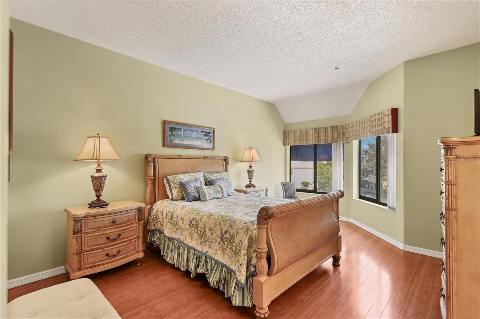 Image 21 of 44 For 1912 Harbourside Drive 602