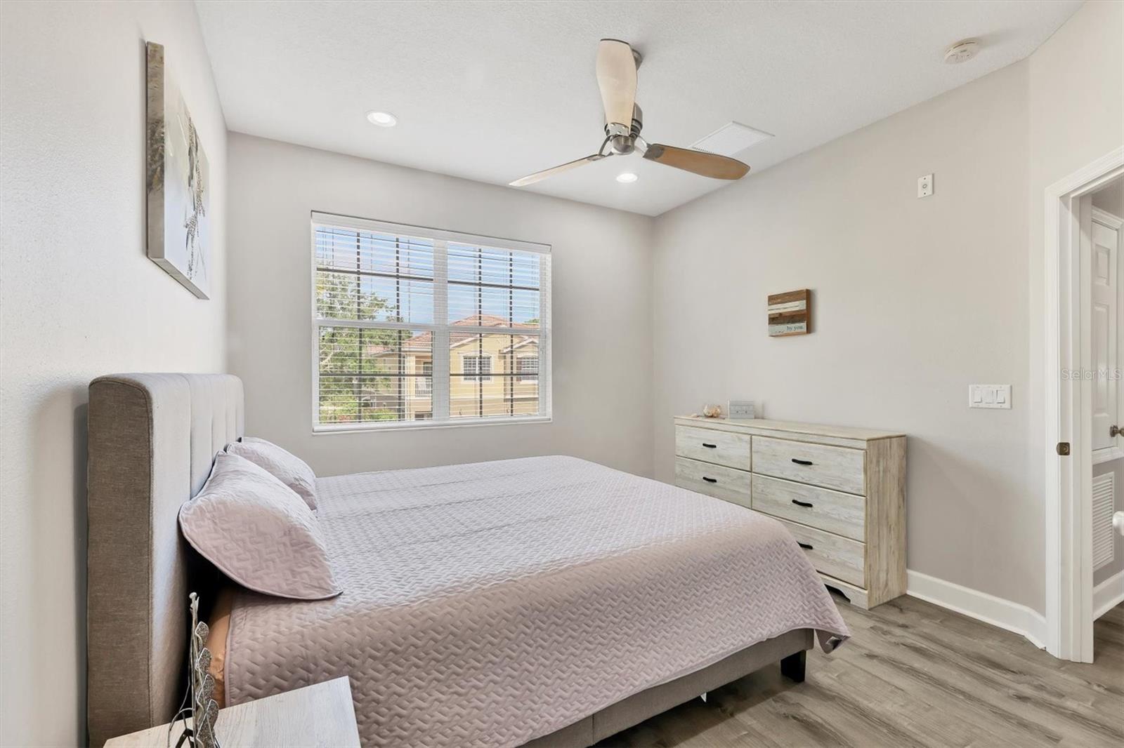 Image 19 of 35 For 7912 Limestone Lane 19-202