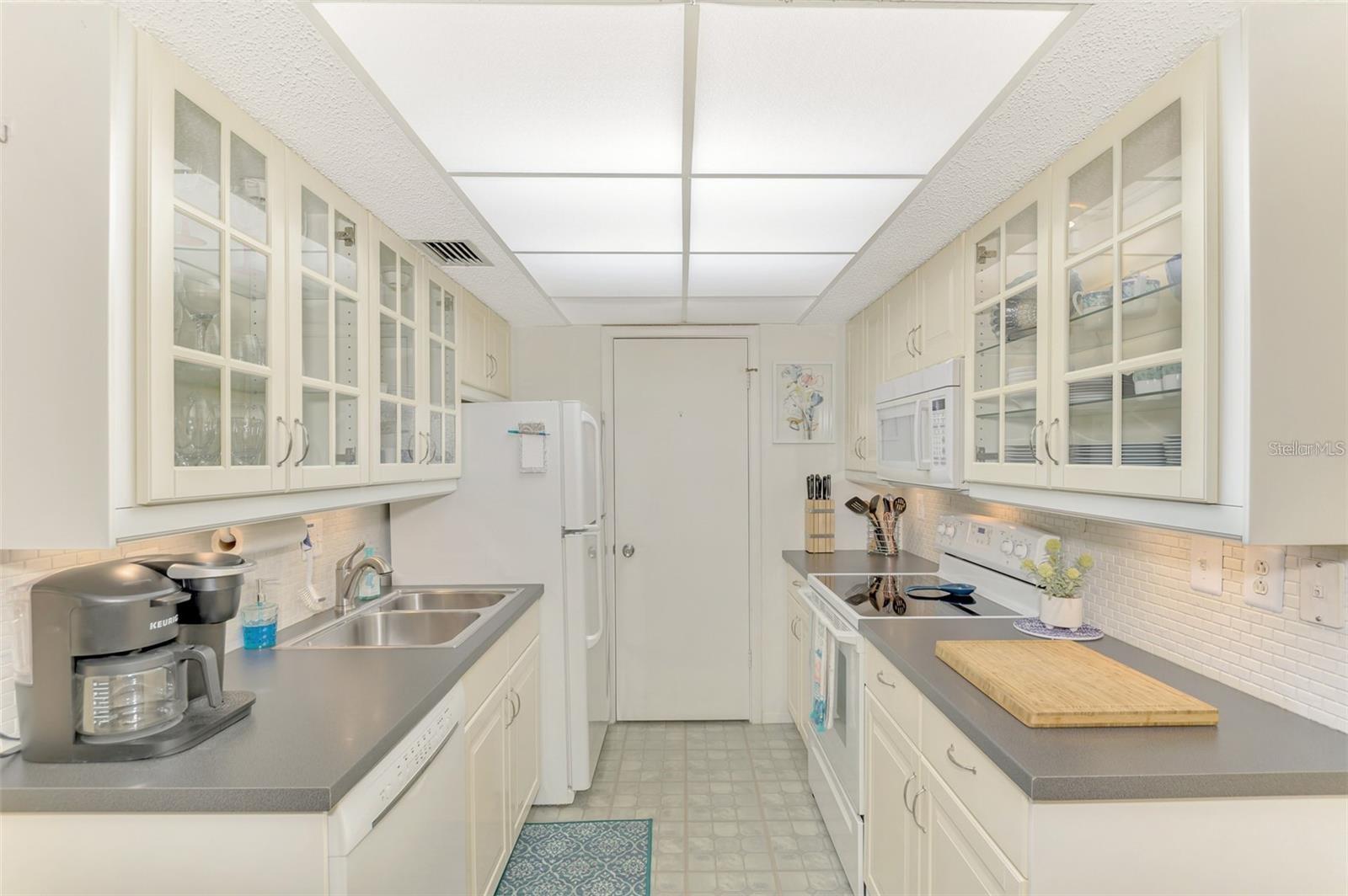 Image 5 of 24 For 6114 43rd Street W 407e