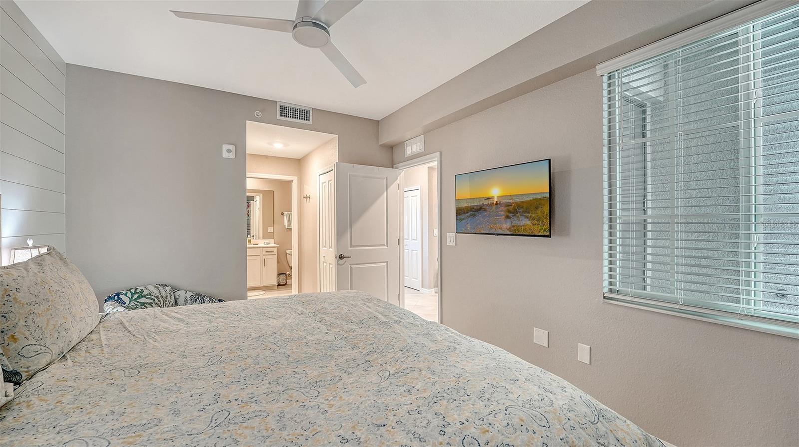 Image 23 of 89 For 17655 Opal Sand Drive 302