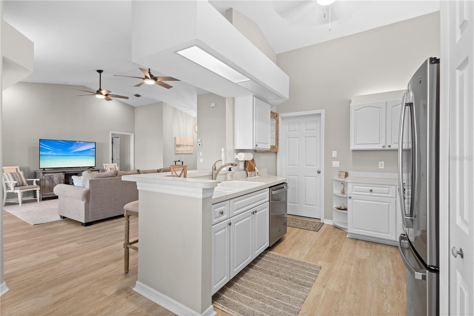 Image 10 of 28 For 12454 Kingsway Circle 202