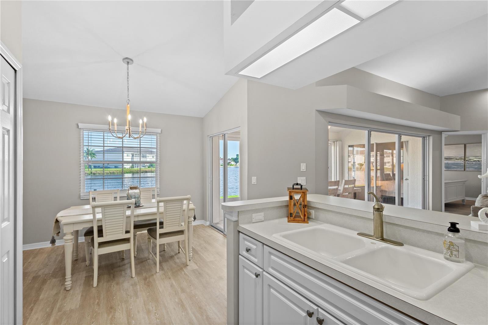 Image 11 of 28 For 12454 Kingsway Circle 202